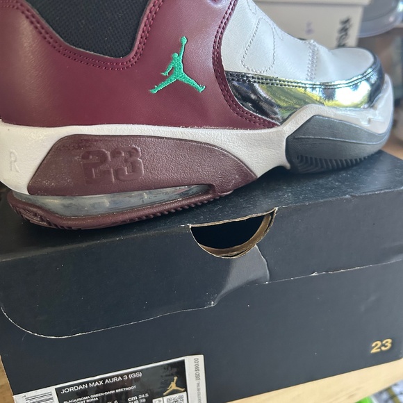 Jordan Max Aura 3 (GS) Size 6.5Y/7.5W Multicolor with Original Box - Picture 5 of 5